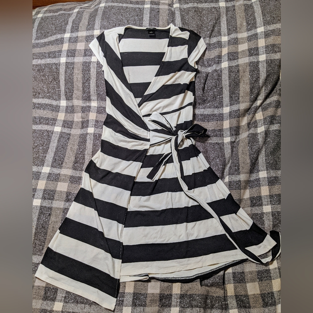 Ann Taylor Black and White True Wrap Dress Stretchy sz 0